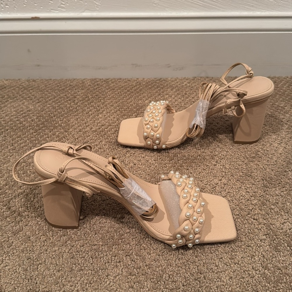 NIB Coutgo Womens Pearl Strappy Braided Lace Up Heeled Sandals - Size: 9.5 - Picture 5 of 7